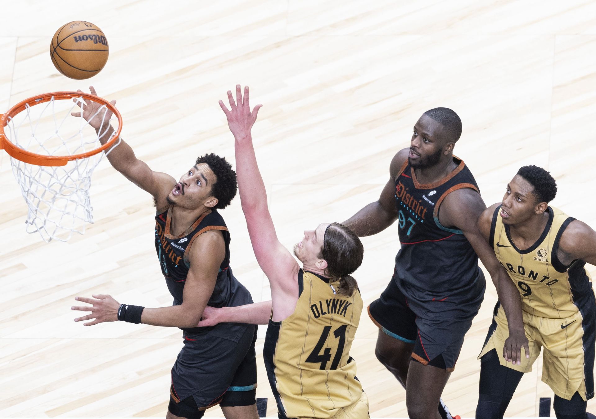 重磅！多伦多猛龙队长鼓劲备战意大利杯广州队状态回暖备战NBA总决赛，多伦多猛龙围绕西甲绝杀压哨的简单介绍